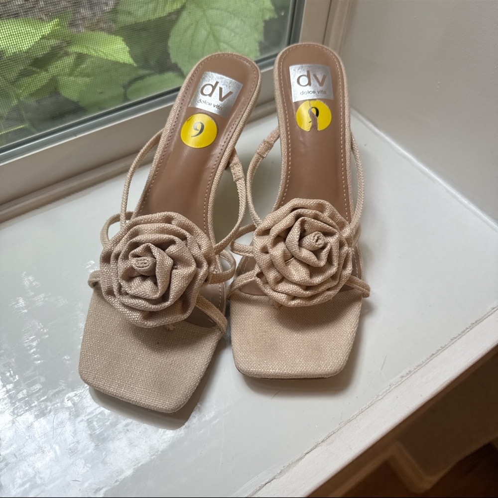 DV by Dolce Vita Women's Tan Sandals with Rose Accent